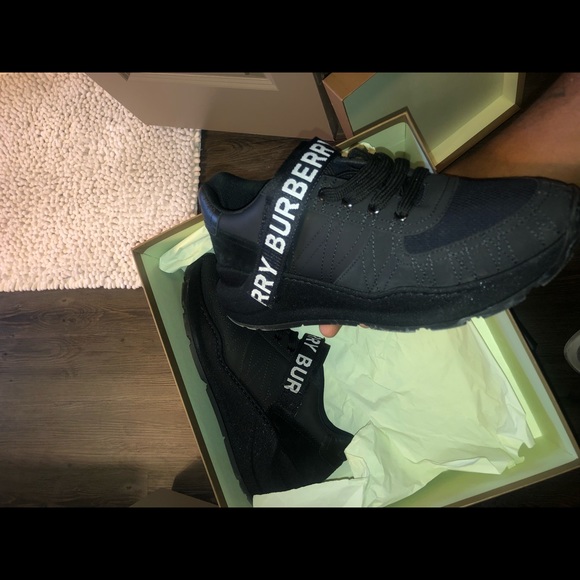 Men’s Burberry shoes - Picture 3 of 4